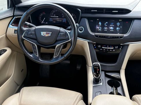 Used 2019 Cadillac XT5 Premium Luxury FWD image 16
