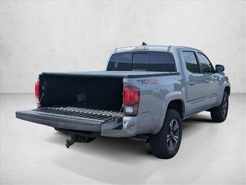 Used 2019 Toyota Tacoma TRD Sport AWD/4WD image 5