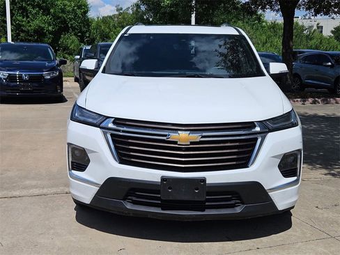Used 2023 Chevrolet Traverse High Country image 3