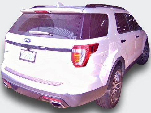 Used 2017 Ford Explorer Sport w/ Equipment Group 401A AWD/4WD image 3