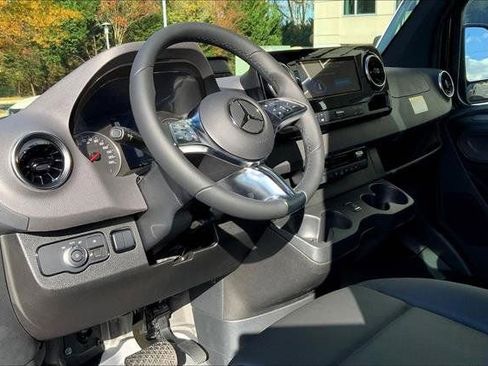 New 2025 Mercedes-Benz Sprinter 2500 image 8