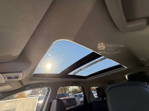 New 2025 Nissan Pathfinder SL w/ SL Premium Package image 14