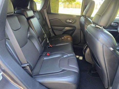 Used 2021 Jeep Cherokee Latitude Lux w/ Sun & Sound Group AWD/4WD image 24