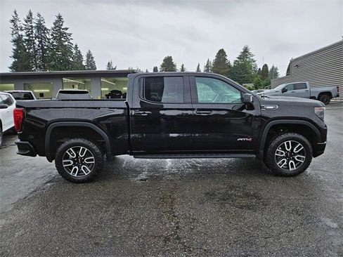 Used 2022 GMC Sierra 1500 AT4 w/ AT4 Preferred Package image 3