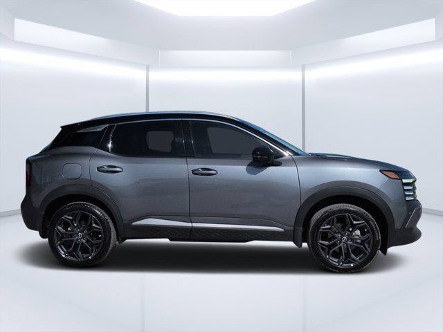 Used 2025 Nissan Kicks SR FWD image 2