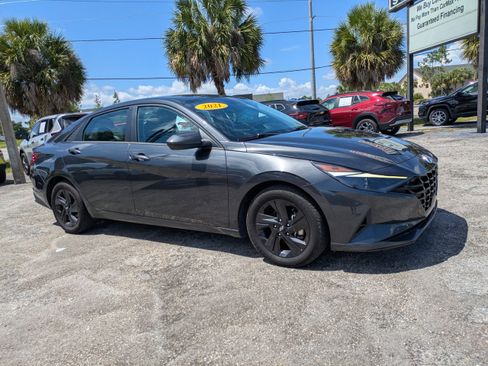 Used 2021 Hyundai Elantra SEL w/ Convenience Package FWD image 2