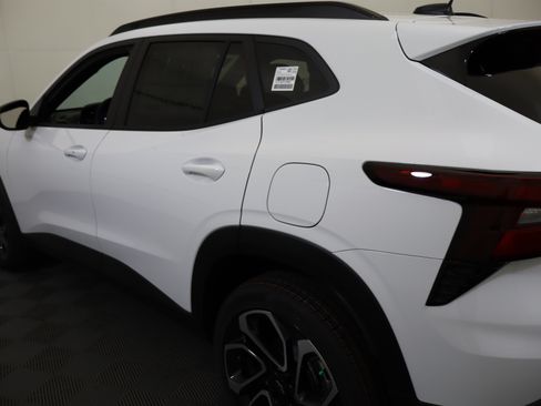 New 2026 Chevrolet Trax RS w/ Sunroof Package FWD image 11