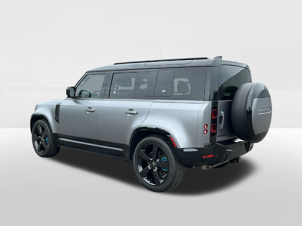 Used 2024 Land Rover Defender 110 X-Dynamic SE AWD/4WD image 6
