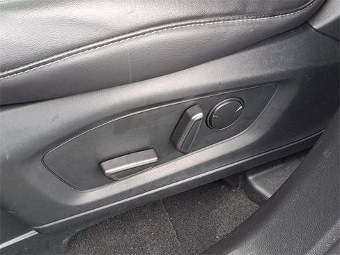 Used 2023 Ford Explorer XLT w/ Equipment Group 202A image 24