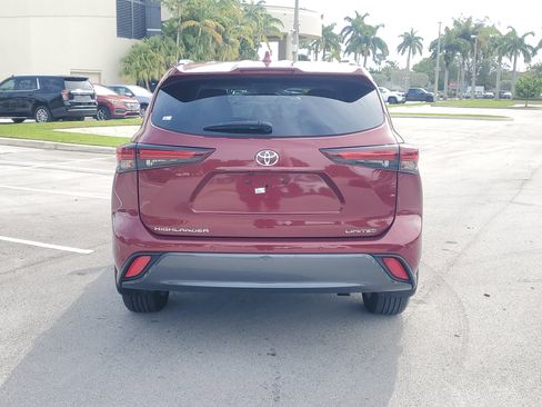 Certified 2025 Toyota Highlander Limited FWD image 4