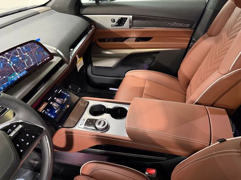 New 2026 Cadillac Vistiq Platinum AWD/4WD image 36