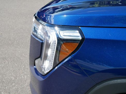 Used 2023 GMC Terrain SLT AWD/4WD image 16