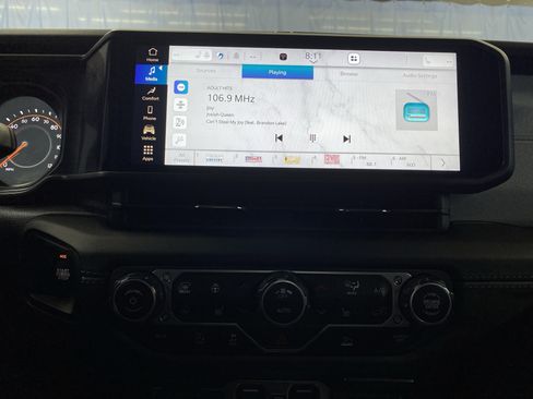 Certified 2024 Jeep Wrangler Sahara image 15