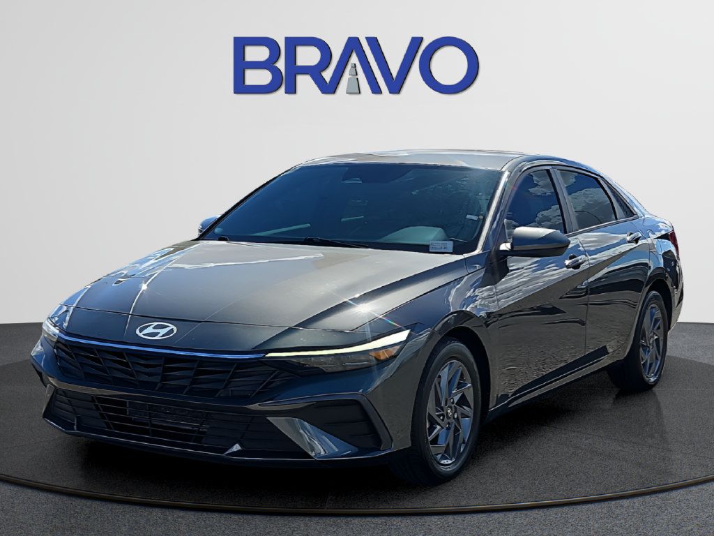 Used 2024 Hyundai Elantra SEL FWD image 1