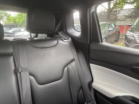 Used 2025 Jeep Compass Limited AWD/4WD image 32