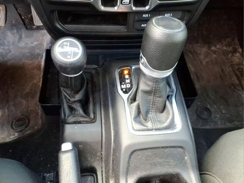 Used 2022 Jeep Wrangler Unlimited Sport AWD/4WD image 12