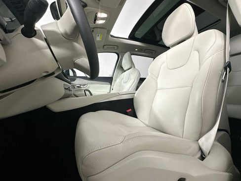 Used 2025 Volvo XC90 B5 Plus image 19