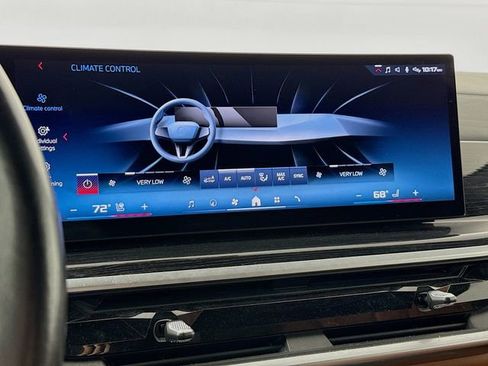 Used 2024 BMW X7 M60i w/ Executive Package image 16