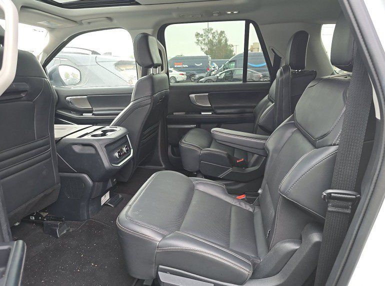 Used 2025 Ford Expedition Max Platinum AWD/4WD image 5