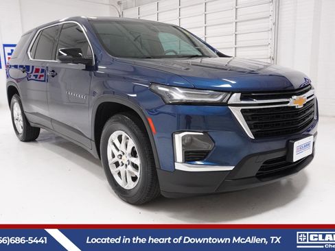 Used 2023 Chevrolet Traverse LS image 3