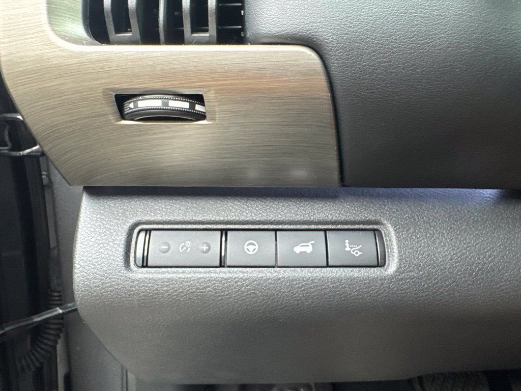 Used 2025 Nissan Pathfinder Platinum FWD image 22