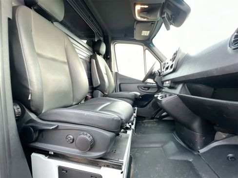 Used 2023 Mercedes-Benz Sprinter 2500 image 18