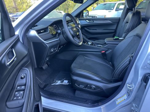 New 2025 Jeep Grand Cherokee L Altitude image 25