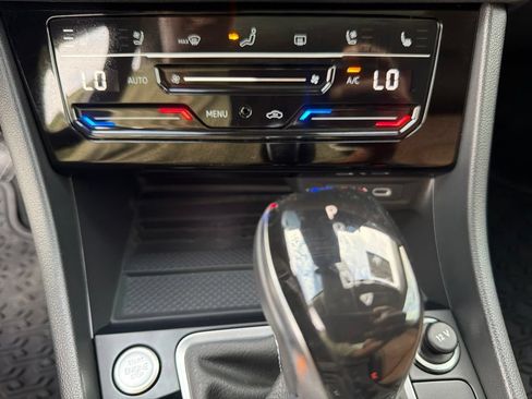 Used 2025 Volkswagen Jetta SEL FWD image 28