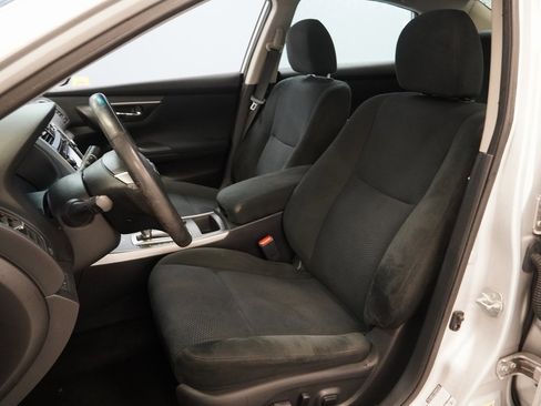 Used 2015 Nissan Altima 2.5 SV w/ Convenience Package image 4