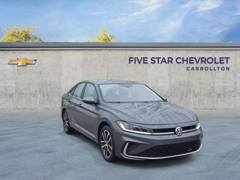 Used 2025 Volkswagen Jetta SE FWD image 2