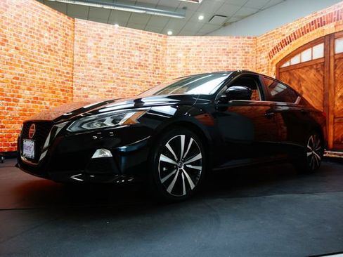 Certified 2022 Nissan Altima 2.0 SR FWD image 2