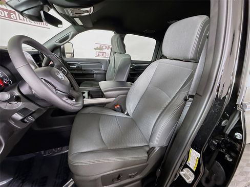 Used 2025 RAM 2500 Big Horn image 28