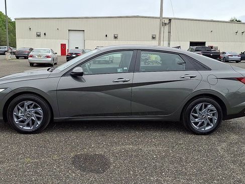 Used 2025 Hyundai Elantra Hybrid FWD image 5