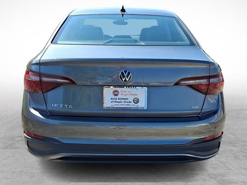 Used 2024 Volkswagen Jetta SE FWD image 4