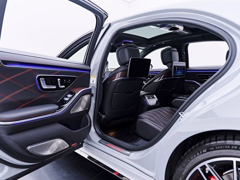 Used 2024 Mercedes-Benz S 63 AMG S w/ Rear Seat Package image 44