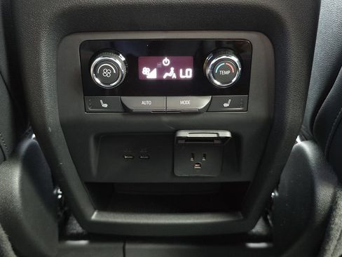 Certified 2024 Chevrolet Traverse RS FWD image 20