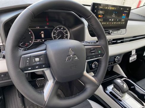 New 2026 Mitsubishi Outlander image 12
