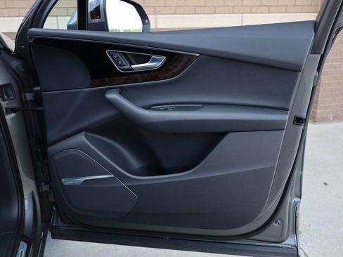 Used 2018 Audi Q7 3.0T Prestige w/ Prestige Package image 29