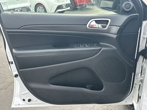 Used 2018 Jeep Grand Cherokee Altitude image 11