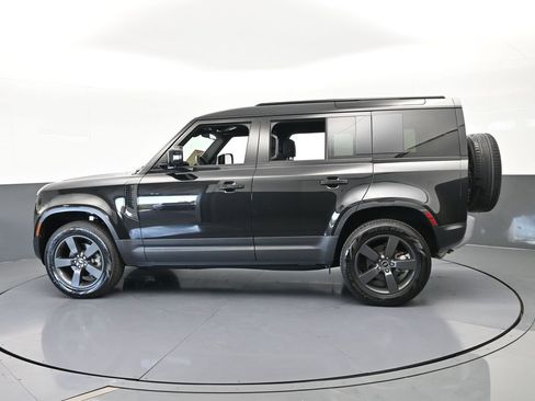Used 2025 Land Rover Defender 110 S image 3