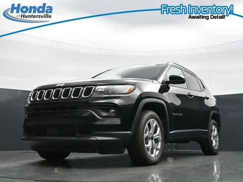 Used 2025 Jeep Compass Latitude AWD/4WD image 28