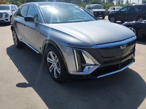 Used 2024 Cadillac Lyriq Tech AWD/4WD image 8