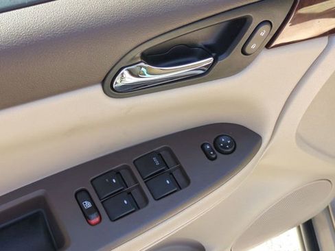 Used 2008 Chevrolet Impala LT w/ Luxury Edition Package image 10