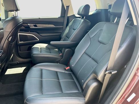 Used 2022 Kia Telluride EX w/ EX Premium Package AWD/4WD image 26