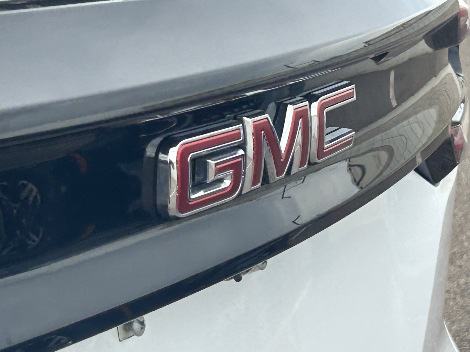 Used 2026 GMC Acadia Elevation w/ Elevation Premium Package FWD image 9