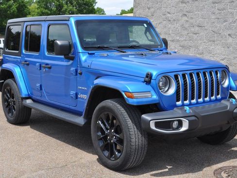 Used 2023 Jeep Wrangler Unlimited Sahara w/ Cold Weather Group AWD/4WD image 1