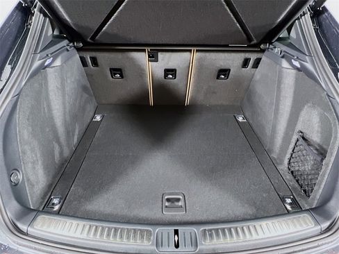 New 2026 Porsche Macan image 28