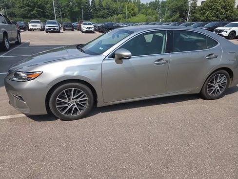 Used 2016 Lexus ES 350 w/ Luxury Package w/Wood Trim FWD image 4