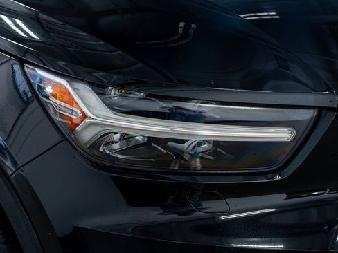 Used 2021 Volvo XC40 P8 Recharge w/ Advanced Package image 18