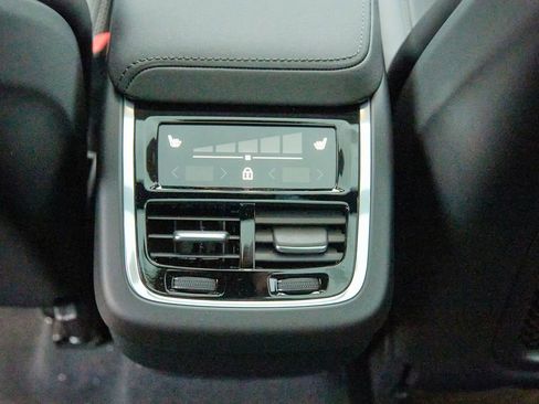 New 2026 Volvo XC60 B5 Ultra w/ Climate Package image 23